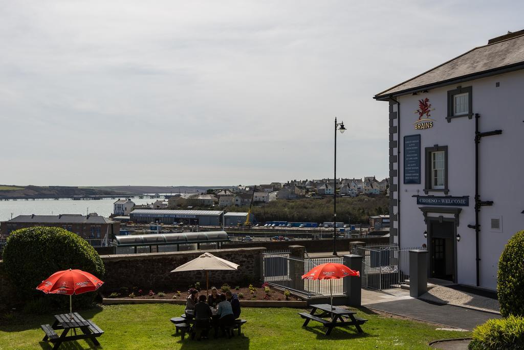 Lord Nelson Hotel Pembroke Buitenkant foto